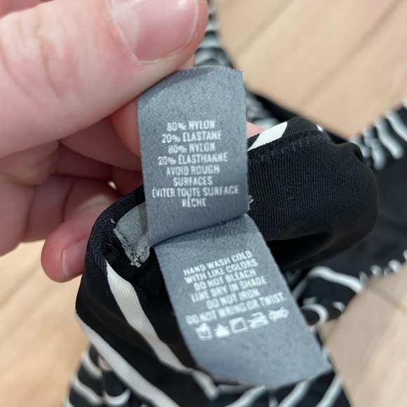 Aerie Super Scoop Back One Piece Swimsuit Women’s Medium Black White Stripe - Picture 8 of 8